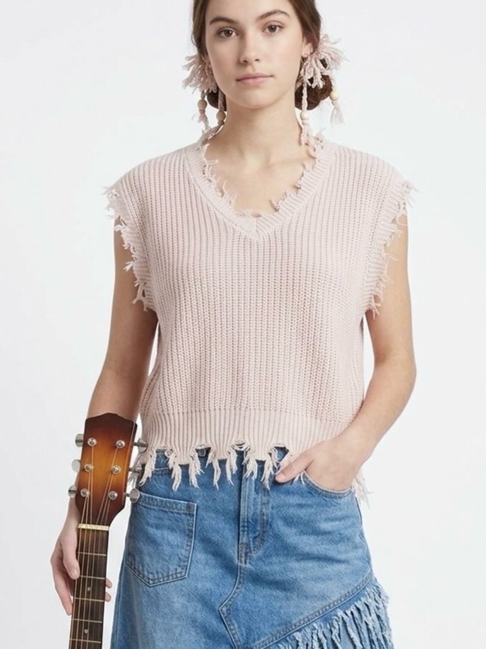 🎁 FREE W/ BUNDLE*  Moon & Madison Distressed Fringe V-Neck Cropped Knit Beige M